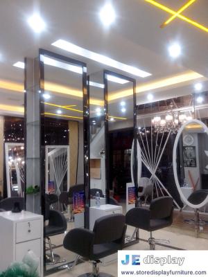 China Budget Chain salon store decoration in white furniture hairdressing styling mirror with wood stand and leather swirl cha for sale