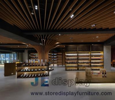 China Diseño interior magnífico de la bodega por el panel de madera de los gabinetes de almacenamiento de la nuez y de pared del Millwork para los muebles del ocio del chalet en venta