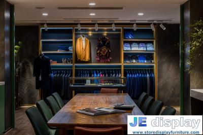 China Cheongsam y gabinetes de madera del paño del accesorio tradicional para hombre de la exhibición de la tienda con los estantes y contadores de madera en venta en venta