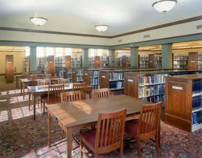 China Escritorio cultural del ordenador de la tabla de la sala de reunión por la madera de la cereza con las sillas y el panel de pared del estante para libros en gabinete del libro en venta