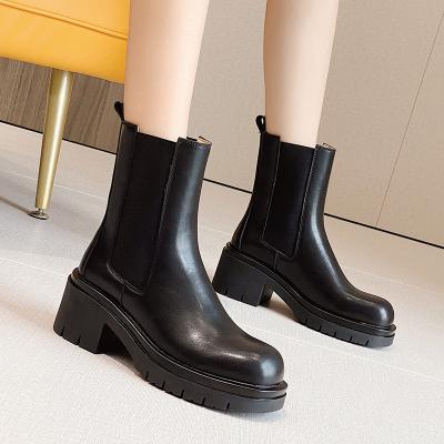 China Light Weight 6cm Height Height Platform Shoes Crescent Leather Slip On Winter Martens Booties Fashion Ankle Women's Boots for sale