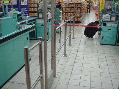 China Supermarket Protective Crowd Control Barriers Pedestrian Railing for sale