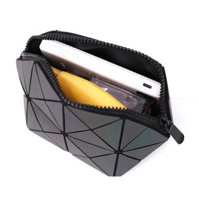 China High Quality Geometric Holographic Laser Bag Clutch Bag Wash Travel Cosmetic Organization Make Up Bag for sale