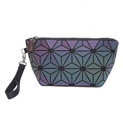 China High Quality Laser Cosmetic Bag Transparent Handbag And Zipper Custom Holographic Makeup Bag With Handle for sale