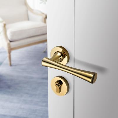 China JUNCHEN 8035R01 Traditional Interior Gold Slotted Modern Bedroom Door Lock Wood Handle With Key Hardware Accessories for sale