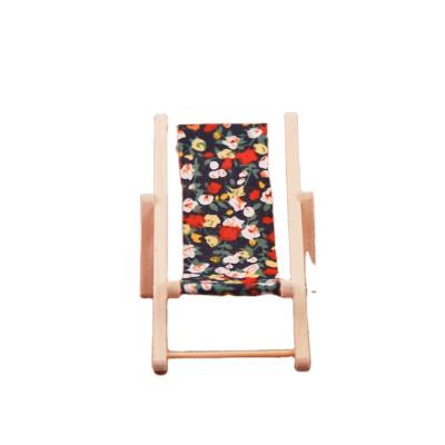 China Quality Assurance Simplicity Modern Hand Made Beach Chair Model Doll House Toy for sale