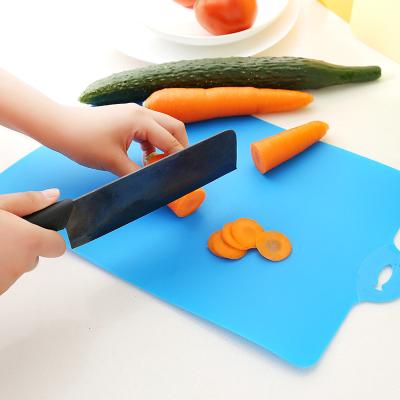 China New Design Sustainable Cutting Board Colored Classified Plastic Cutting Boards Used Chopper for sale