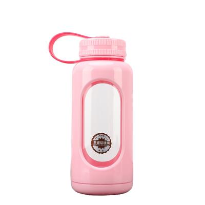 China Promotional Sustainable Factory Custom 750ml 1000ml Reusable Glass Water Bottle With Plastic Sleeve for sale