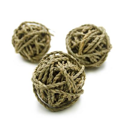 China Color Safety Viable Natural Grass Woven Grass Woven Rattan Straw Ball Rabbit Foot Toy Parrot Chew Pet Chew Toy Water Grass Ball for sale