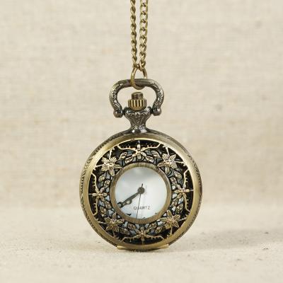 China Antique Leaves Quartz Pocket Watch Best Christmas Gift Hanging Chain Antique Clock Pendant Men And Women Watch For Christmas Gift for sale