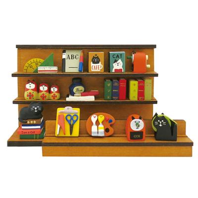 China Europe Bookshelf Cat Themed Gift Ornaments Fox Bookstore Tide Game Resin Miniature Crafts for sale