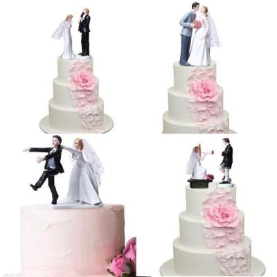 China Hot Selling Europe Resin Lover Open Statue Couples Figurine For Wedding Decor for sale