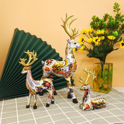 China Europe Resin Crafts Colorful Deer Ornaments , Resin Crafts Gifts Home Decor for sale