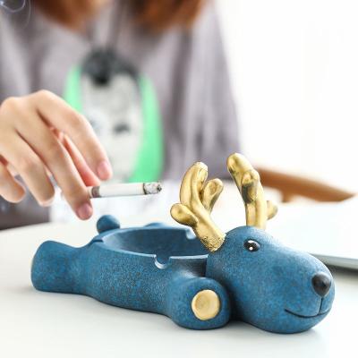 China Nordic Hot Europe Resin Sculpture Resin Car Tending Custom Clay Opens Lucky Deer Ashtray for sale