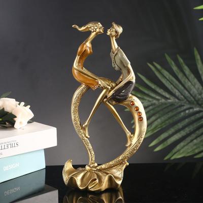 China Europe Creative Home Hand Painted Kissing Couples Resin Crafts for sale