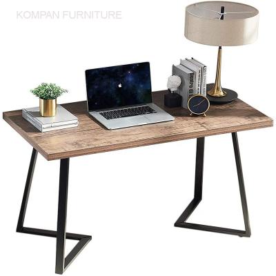 China Modern Design Stylish Home and Office Computer Desk with Wooden Top and Metal Legs Computer Desk for sale