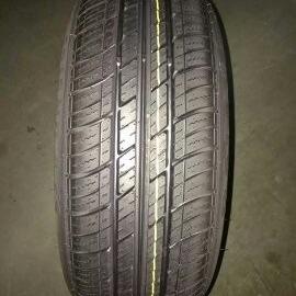 China la parte radial sin tubo del vehículo de pasajeros 185/65R14 pone un neumático 69T 73T 75H en venta