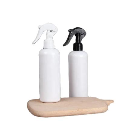 China Factory Wholesale Simple White PET Plastic Trigger Spray Bottle 16oz for sale