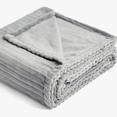 China Fuzzy Throw Blanket PORTABLE with super soft and durable flannel throw blanket, can be decorative and warm for sale