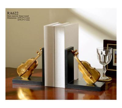 China European Brass Artwork Desktop Ornament Business Gift Decor Bookcase Music Artwork Violin Violin Book Stand in Pairs for sale