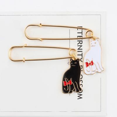 China White Cat Enamel Pin Badge Lapel Pin Promotional Cute Black Melting Style Gifts for sale