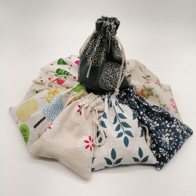 China Gift Pattern Multiple Pouch Mini Jute Cotton Drawstring Gift Bags For Gift Wrapping for sale