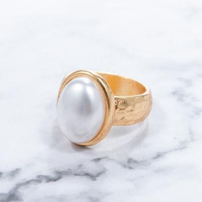 China Delicate Ring With Pearls For Women New Design Fashion Alloy Metal Jewelry Delicate Hammered Gold Plated for sale