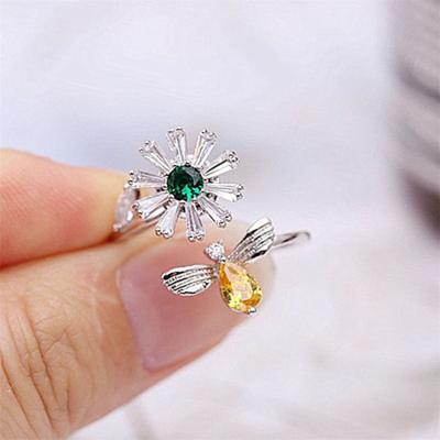 China TRENDY Small Daisy Rotating Bee Ring Fashion Opening Flower Adjustable Ring Wholesale For Women for sale