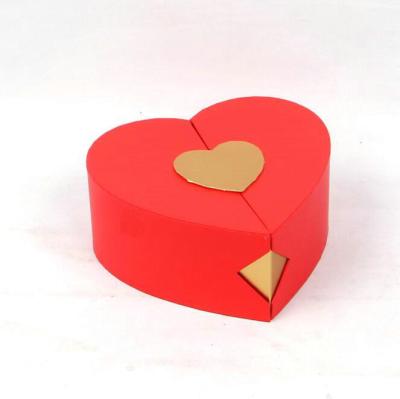 China Handmade Creative Custom Lid Shape And Low Box Lid Love Heart Paper Gift Packaging Box With Window for sale