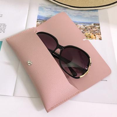 China Sunglasses Packing 2021 New Arrivals Soft Folding Glasses Case Retro Custom Leather Sunglasses Case Wholesale for sale