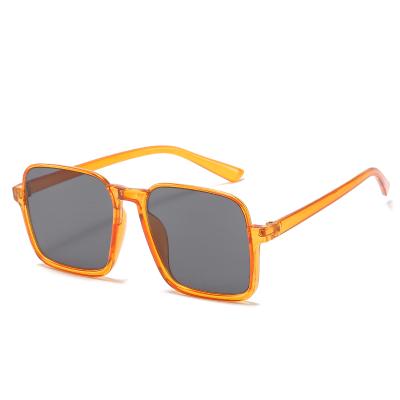 China Fashion Sunglasses Glasses PC Material Light Weight Women Shape Sunglasses for sale