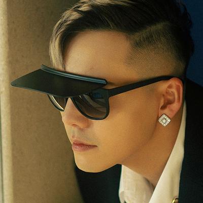 China Sunglasses 2021 New Fashion William Chan The Same Retro Celebrity Sunglasses Trend Flip Hat Dual-Purpose Sunglasses for sale