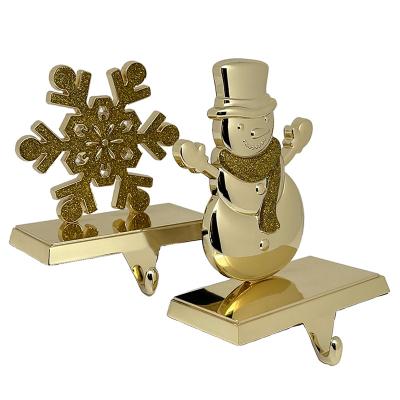 China Custom Christmas Day Decoratiom Gold Christmas Snowflake Snowman Stocking Rack For Mantel Gold Snowflake Hook Xmas Sturdy Storage Ornaments for sale