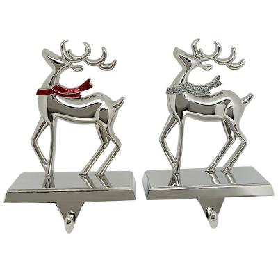 China Christmas Day Decoratiom Stocking Rack Set Reindeer 2 Shinny Stocking Hanger Silver 3D Metal Deer Christmas Stocking Rack For Fireplace Mantel for sale