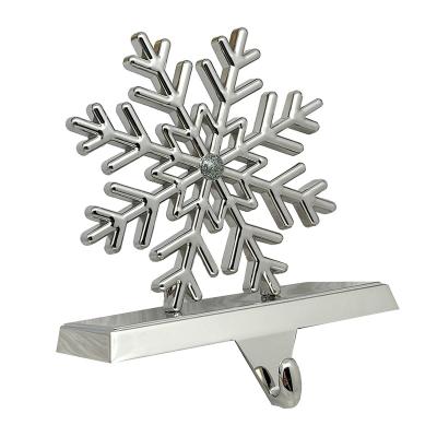 China Christmas Day Decoratiom Factory Quality Christmas Metal Hook Hanger Glitter Snowflake Silver Stocking Rack Good Directly For Fireplace Mantel Mantel for sale