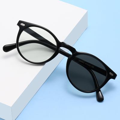 China 2022 Computer Glasses Frames Transition Glasses UV Photochromic Film Single Round Light Blue Photochromic Vision Anti Blue Light Blocking Glasses for sale