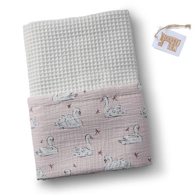 China Pure Custom Pink Muslin Swan Print Babies OEM Super Soft Service Quality Waffle Cloth Cotton Pink Blanket for sale