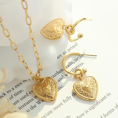 China French Vintage Love Drop Earring Titanium Steel Necklace Set Embossing Textured Heart 18k Gold Heart Pendant Necklace Jewelry for sale