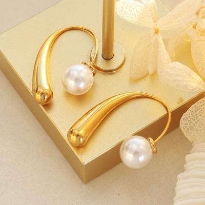 China Vintage Hotsale Amazon Gold Plated Stainless Steel Irregular Pearl Earrings Titanium Steel Freshwater Pearl Stud Earring For Party for sale