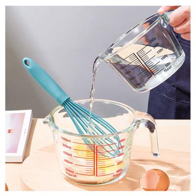 China Dishwasher Free Microwave Measuring Cup Viable Safe Glass Sample Measuring Cups With Cover for sale