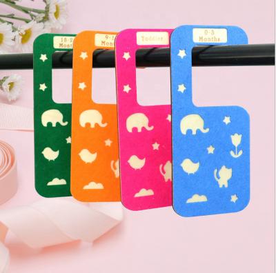 China New Style 8pcs Wooden Baby Cabinet Hangers Multifunctional Cabinet Baby Clothes Divider Baby Growth Mileage Card for sale