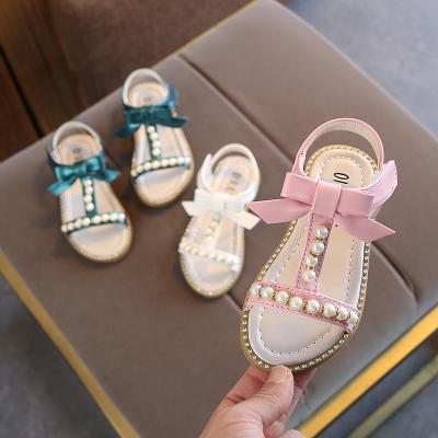 China 2019 Summer New Princess Sandals Pearl Middle Girls Anti-slippery Sandals Educate Kids Sandals Baby Beach Shoes for sale