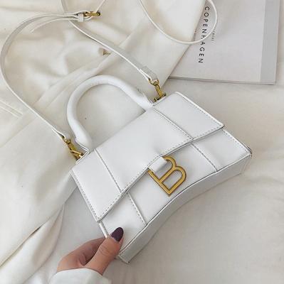 China Other 2022 New Saddle Bag Women's Casual Ladies Flip Bags Shoulder Messenger Bag Luxury High Quality Brand Retro Handbags for sale