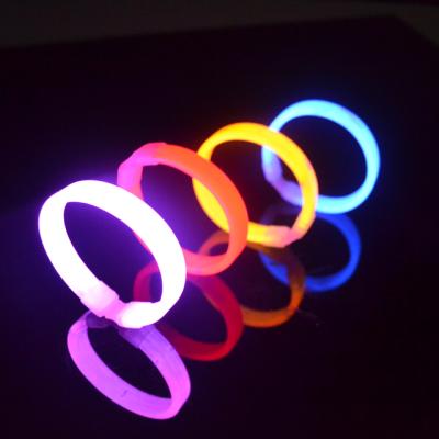 China Promotional Gifts 5*200mm Event Glow Stick Party Pack In Event For Party for sale