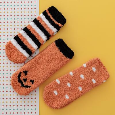 China Yiheng Breathable Fuzzy Holiday Socks Halloween Theme Custom Breathable Knitted Happy Pumpkin Socks for sale