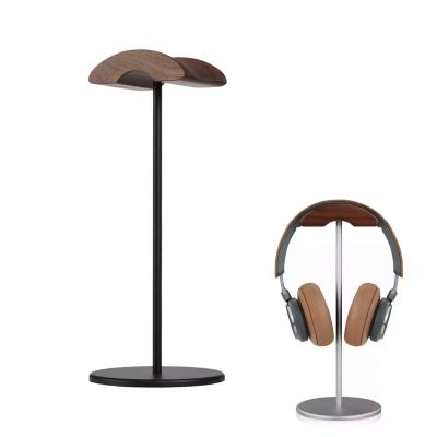 China Fashionable Custom Wooden Aluminum Hanger Gamer Headset Wooden Gamer Walnut PC Gaming Walnut Desktop Metal Earphone Stand for sale