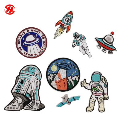 China Hot Patch Low MOQ Logo Iron On Embroidery Viable Factory Sale Design Astronaut Patch for sale