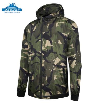 China Breathable Premium Quality Mens Camouflage Outdoor Hunting Wear Usb Heated Jacket Camouflage Windproof Hunting Jacket for sale