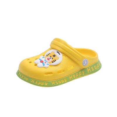 China New Cartoon Children's Slippers Summer Indoor Beach Non-Slip Deodorization Hole Cute Baby Sandals Clogs Children's Toddler Shoes for sale