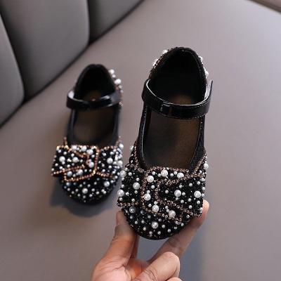 China Lovely Lightweight Newcomer Comfortable Soft Sole Spring Baby Shoes Bow Rhinestone Leather Small Shoes for sale